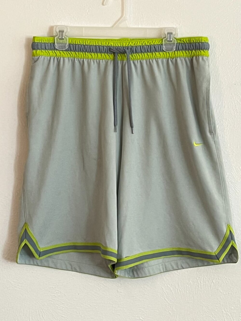 Nike Men's Dri Fit Gray Basketball Shorts Size XL Athletic Athleisure Streetwear